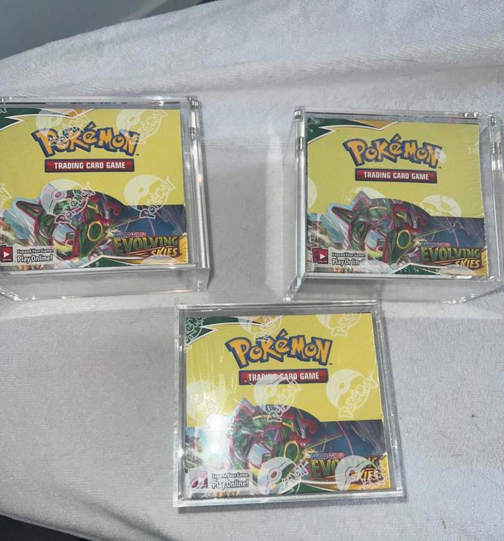 Evolving skies booster box (3 beschikbaar), Hobby en Vrije tijd, Verzamelkaartspellen | Pokémon, Nieuw, Boosterbox, Ophalen of Verzenden