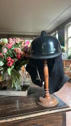Brandweerhelm op antieke standaard, Verzamelen, Ophalen of Verzenden, Overige soorten, Nederland, Helm of Baret
