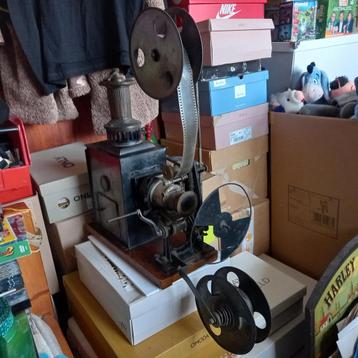 Leuke oude Film Projector  beschikbaar voor biedingen