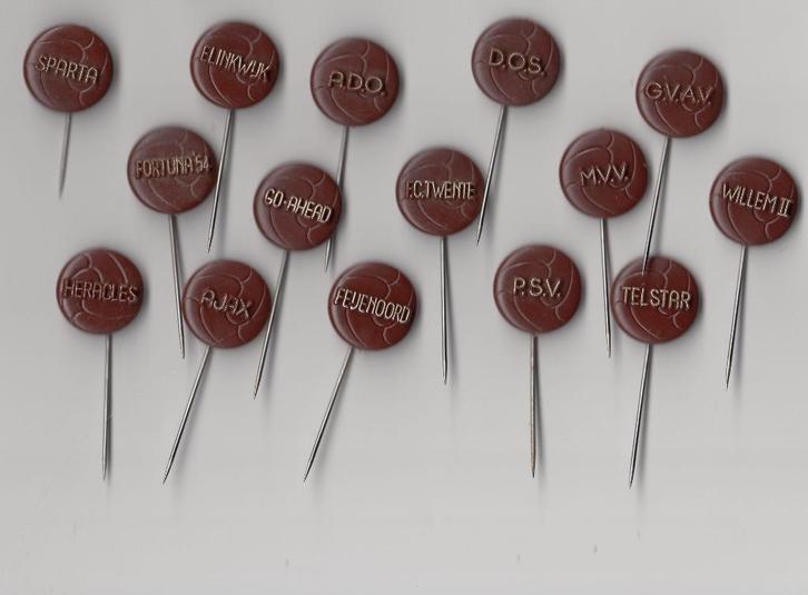 Voetbal Plastic Bal Ajax PSV Ado Feyenoord speldjes, Verzamelen, Speldjes, Pins en Buttons, Gebruikt, Speldje of Pin, Overige onderwerpen