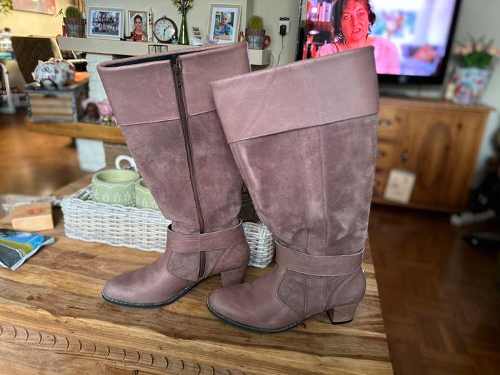 Mooie oud roze leren laarzen… maat 40, Kleding | Dames, Schoenen, Zo goed als nieuw, Hoge laarzen, Roze, Ophalen