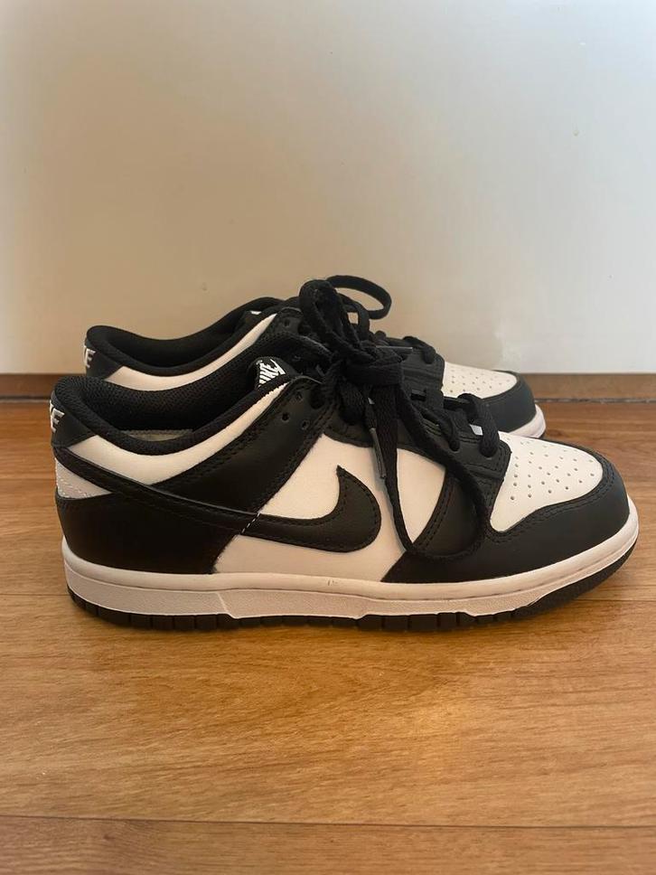 Nike Dunk Low Zwart Wit - Maat 36.5, Kleding | Dames, Schoenen, Zo goed als nieuw, Zwart, Ophalen