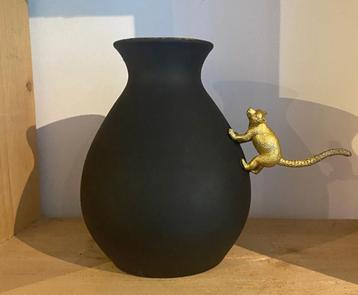 Vaasje met stokstaartje - 15 cm hoog