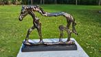 EEN ALUMINIUM SCULPTUUR VAN EEN PAARD / pony, Ophalen of Verzenden, Nieuw, Paard, Beeldje of Figuurtje