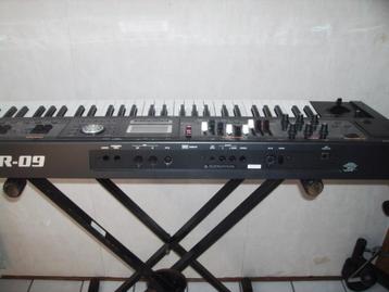 keyboard roland vr09 beschikbaar voor biedingen