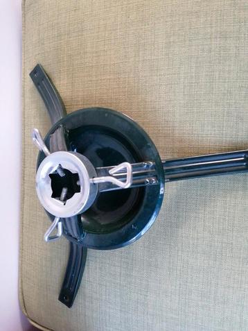 Kerstboom standaard als nieuw kleur groen met zilveren  beschikbaar voor biedingen