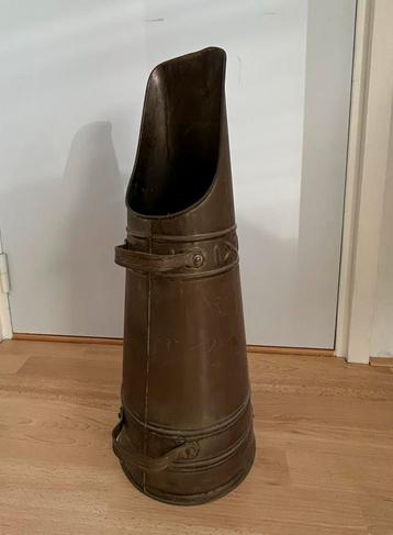 Antieke koperen kolenkit beschikbaar voor biedingen