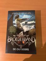 John Flanagan - De outsiders, Ophalen of Verzenden, Zo goed als nieuw, John Flanagan