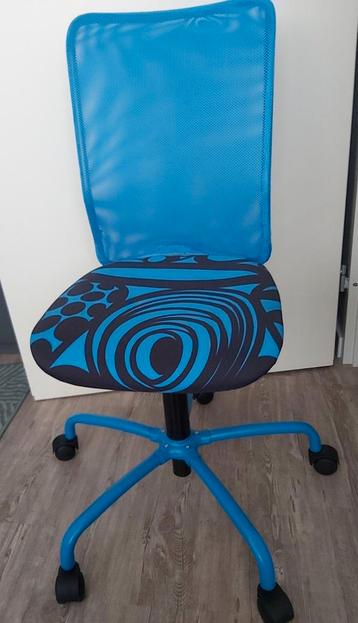 Bureaustoel van Ikea Kleur blauw met zwart beschikbaar voor biedingen