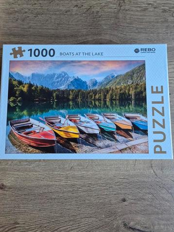 Puzzel van Rebo, boats at the lake, 1000 stukjes  beschikbaar voor biedingen