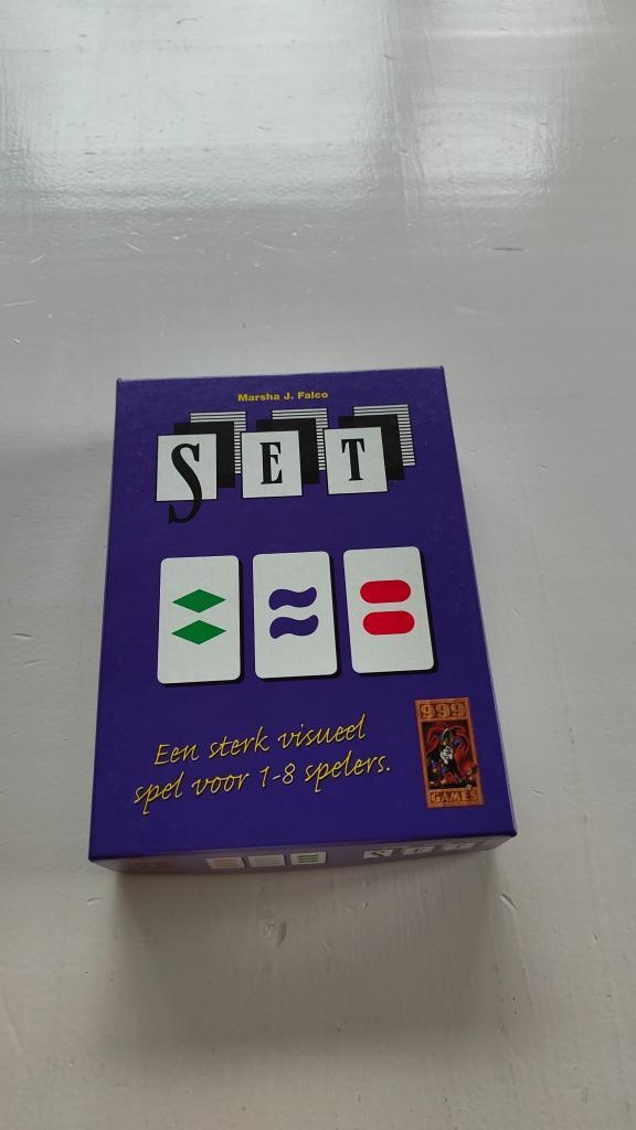 SET (kaartspel), Hobby en Vrije tijd, Gezelschapsspellen | Kaartspellen, Zo goed als nieuw, Een of twee spelers, Drie of vier spelers
