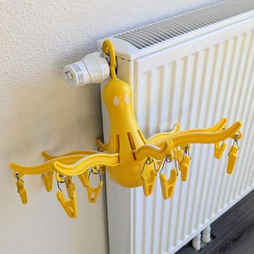 Droogmolentje met 16 wasknijpers, Geel beschikbaar voor biedingen