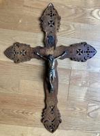 Kruisbeeld houtsnijwerk en metalen Jezus INRI, Antiek en Kunst, Antiek | Religie, Ophalen of Verzenden
