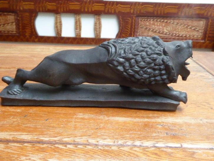 Afrikaanse houten leeuw in ebbenhout, Antiek en Kunst, Kunst | Beelden en Houtsnijwerken, Ophalen of Verzenden