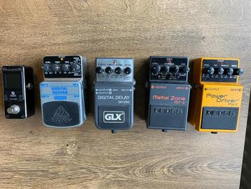 Pedals & pedalboard  beschikbaar voor biedingen