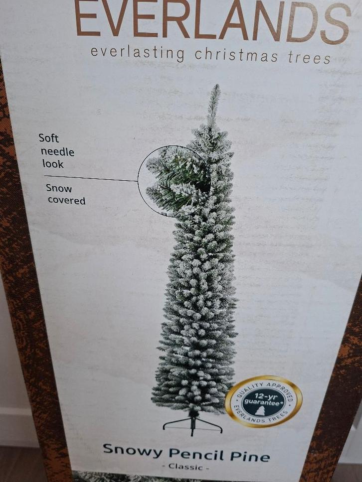 Kunstkerstboom Everlands Pencil Pine Snowy 240 h, Diversen, Kerst, Zo goed als nieuw, Ophalen of Verzenden