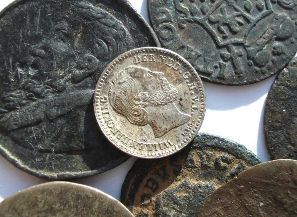 Wereld lot met 25 bodemvondsten (inclusief NL en zilver), Ophalen of Verzenden, Overige landen, Zilver