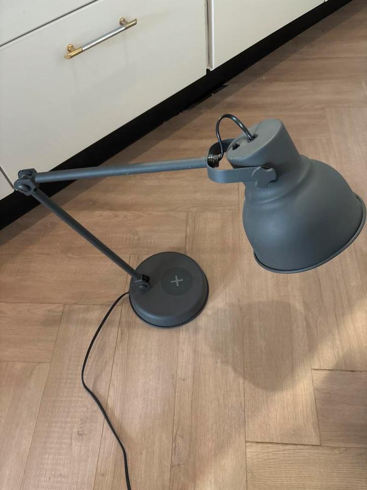 IKEA Hektor Lamp Grijs met Draadloze Oplader, Huis en Inrichting, Lampen | Tafellampen, Zo goed als nieuw, Metaal, Ophalen