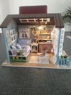 Miniatuurhuisje  met leuke details en verlichting, Hobby en Vrije tijd, Modelbouw | Overige, Huisje, Zo goed als nieuw, Ophalen