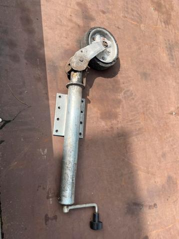 Te koop gebruikt steunwiel beschikbaar voor biedingen