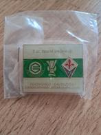 FC Groningen - Fiorentina UEFA Cup Speldje, Verzamelen, Speldjes, Pins en Buttons, Ophalen of Verzenden, Nieuw, Sport, Speldje of Pin