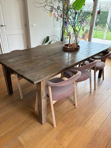 Vintage eettafel 220x110 beschikbaar voor biedingen