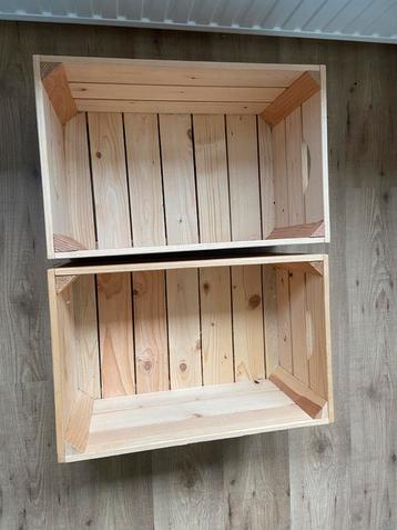 2 mooie houten kratten beschikbaar voor biedingen