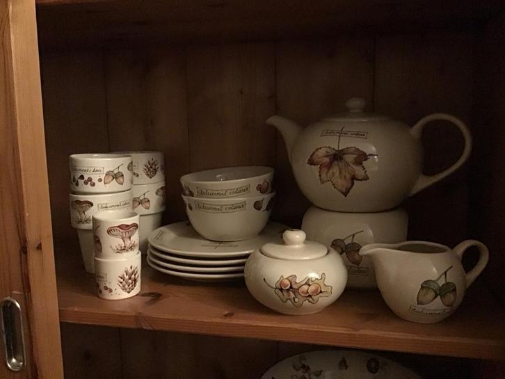 Servies 'Autumnal Colour', Huis en Inrichting, Keuken | Servies, Zo goed als nieuw, Compleet servies, Overige stijlen, Aardewerk
