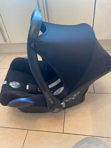 Maxicosi cabriofix met regenhoes en verkleiner beschikbaar voor biedingen