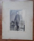 Kabinetfoto van een jonge soldaat door Foto Giphart., Gebruikt, Foto, Ophalen of Verzenden, Voor 1940
