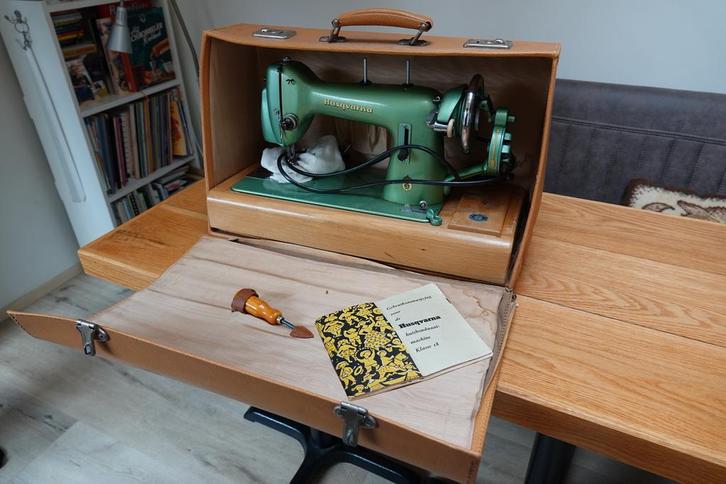 Husqvarna type 18 naaimachine, Antiek en Kunst, Antiek | Naaimachines, Ophalen of Verzenden