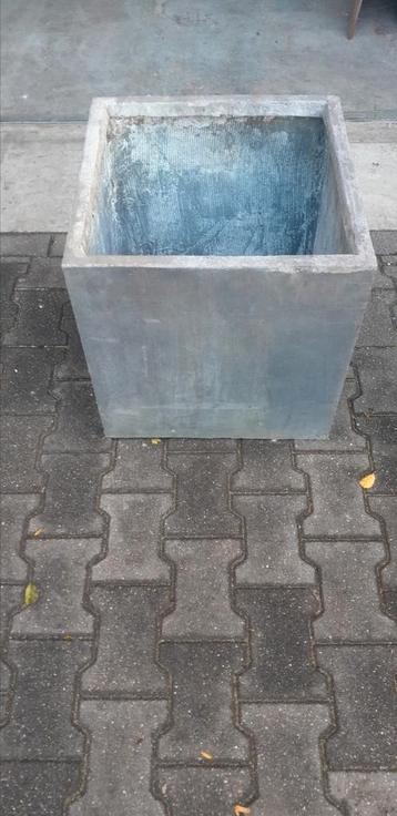 Poly beton plantenbak 50x50x50 cm beschikbaar voor biedingen