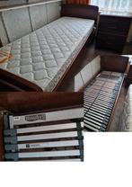 Bed met nachtkastje, elektrische lattenbodem en evt matras, Ophalen, Gebruikt, Eenpersoons, Bruin