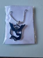 Pokemon Blauwe Gym Ketting - Zilverkleurig, Sieraden, Tassen en Uiterlijk, Kettingen, Met hanger, Blauw, Nieuw, Ophalen of Verzenden