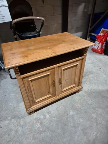 Klein kastje  beschikbaar voor biedingen