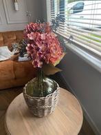 Kunstbloem in vaas met mand, Huis en Inrichting, Woonaccessoires | Kunstplanten en Kunstbloemen, Ophalen of Verzenden, Zo goed als nieuw