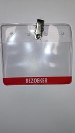 Pallet met nieuwe badges, Ophalen
