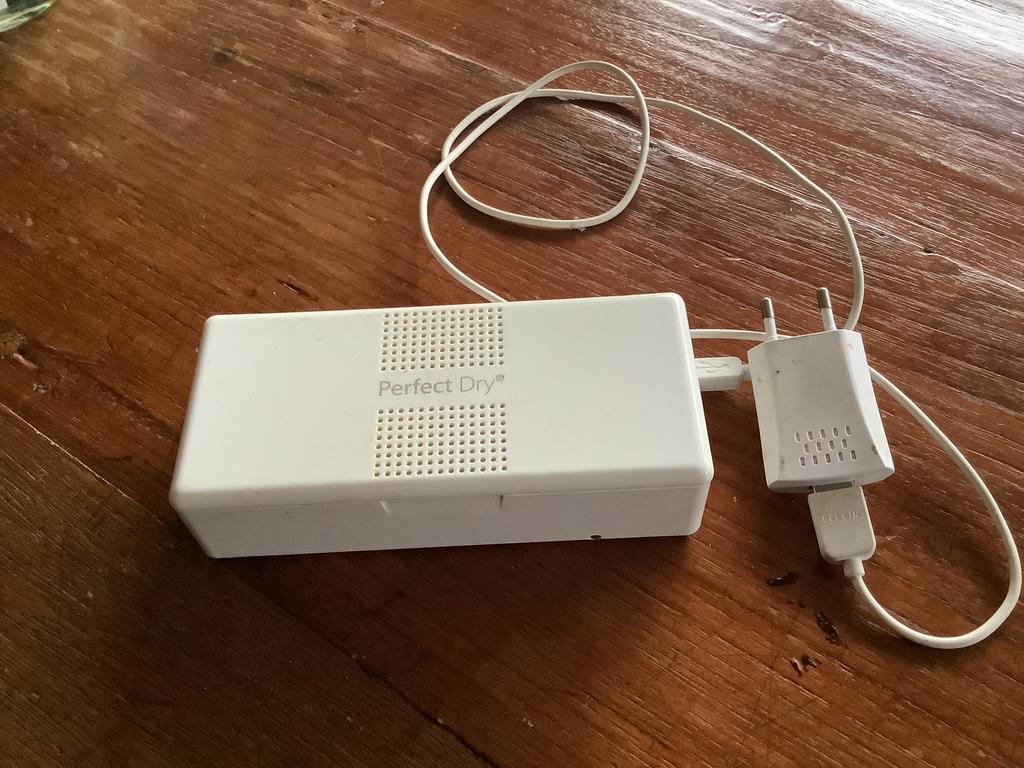 De perfect dry elektrische droogdoos voor hoortoestellen, Diversen, Verpleegmiddelen, Zo goed als nieuw, Ophalen of Verzenden