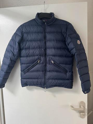 Moncler tussenjas beschikbaar voor biedingen