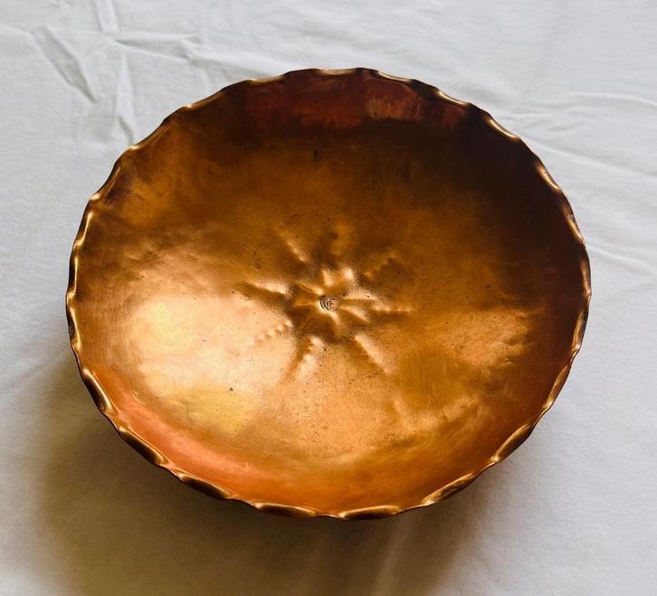 Prachtig koper gedreven schaaltje - Conrad Fehn - gesigneerd, Antiek en Kunst, Antiek | Koper en Brons, Koper, Ophalen of Verzenden