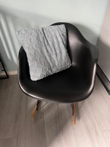 Schommelstoel kinderkamer  beschikbaar voor biedingen