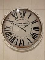Grote retro / vintage look hotel quartz wandklok Ø 58 cm, Ophalen of Verzenden, Gebruikt, Analoog, Wandklok