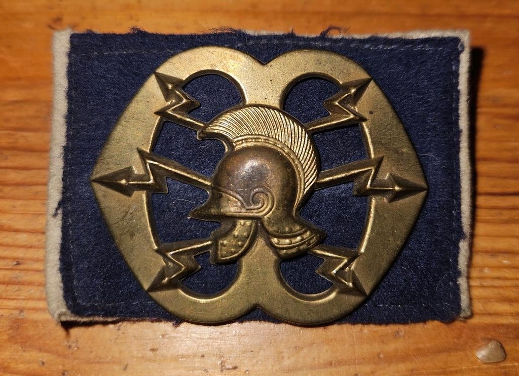 Oud baretembleem Verbindingsdienst, Verzamelen, Militaria | Algemeen, Ophalen of Verzenden, Landmacht, Nederland, Embleem of Badge