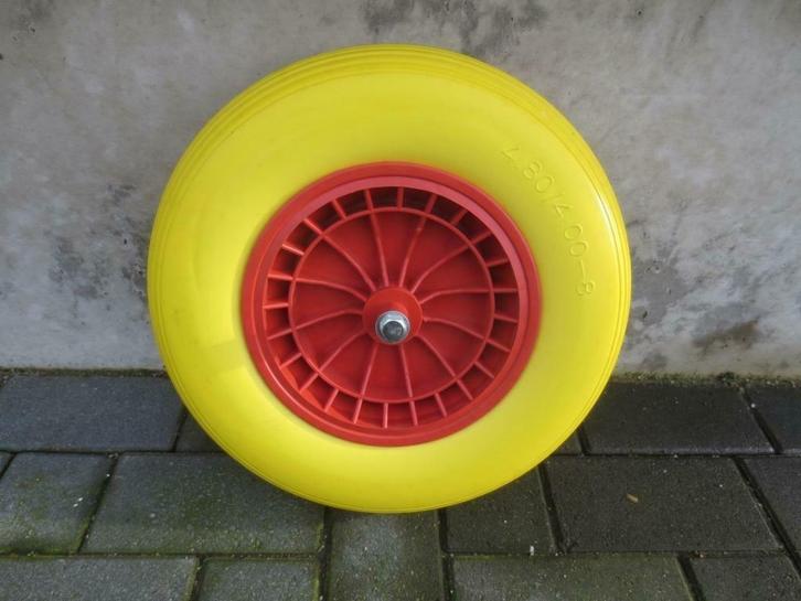 Kruiwagenwiel met antilekband en as!!, Tuin en Terras, Hand-tuingereedschap, Nieuw, Ophalen