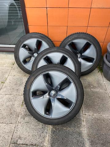 Winterbanden set 18" Tesla Model 3 2017-2023 | BT TPMS beschikbaar voor biedingen