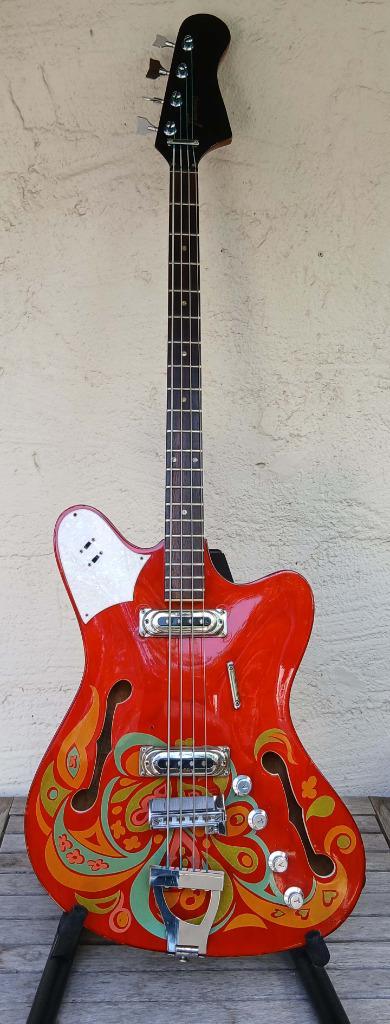 Framus Atlantic Bass S-43 flower power paint 1968 basgitaar, Muziek en Instrumenten, Snaarinstrumenten | Gitaren | Bas, Gebruikt