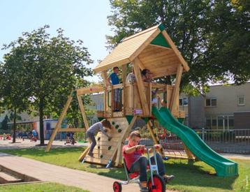 Schommel, speeltoestel, glijbaan, wipkip, wipwap, duikelrek beschikbaar voor biedingen