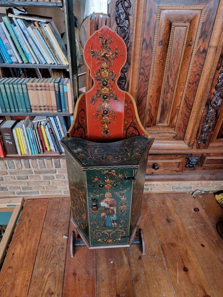 Antieke Hindeloopen Kinderstoel met Glashouder, Antiek en Kunst, Antiek | Meubels | Stoelen en Banken, Ophalen