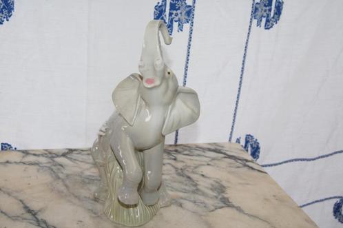 Olifanten  ( Porselein, Antiek en Kunst, Kunst | Beelden en Houtsnijwerken, Ophalen of Verzenden