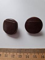 2 vintage leren knopen, Hobby en Vrije tijd, Ophalen of Verzenden, Zo goed als nieuw, Knoop of Knopen